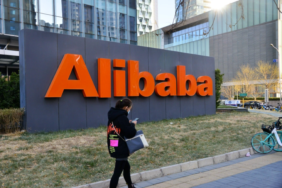 Hai gã khổng lồ công nghệ Alibaba, Tencent bị phạt - Ảnh 1.