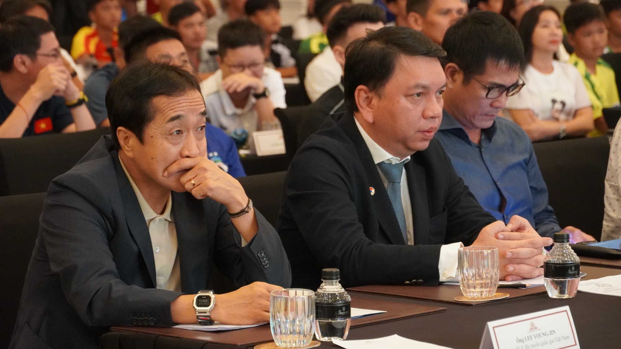 Trợ l&yacute; HLV Park Hang-seo truyền lửa cho b&oacute;ng đ&aacute; BR-VT - Ảnh 1.