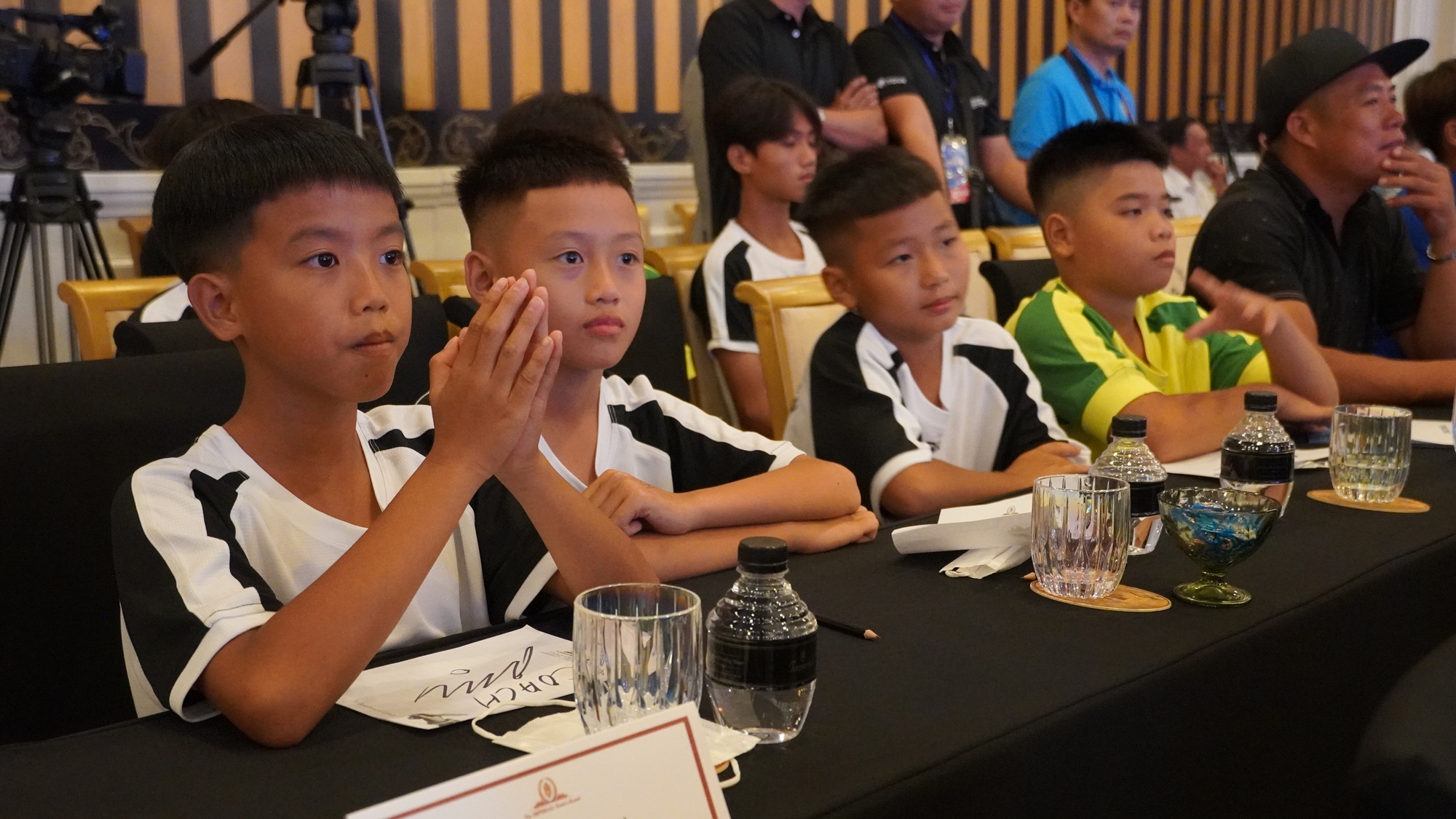 Trợ l&yacute; HLV Park Hang-seo truyền lửa cho b&oacute;ng đ&aacute; BR-VT - Ảnh 2.