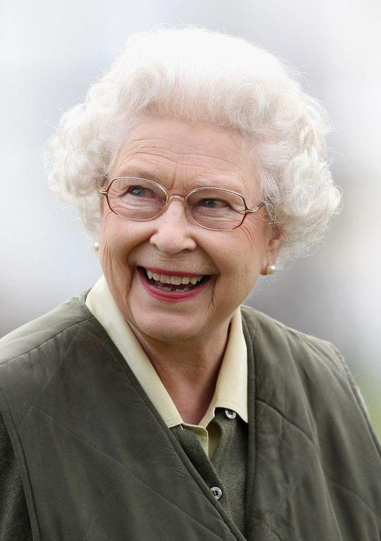 95 tuổi Nữ hoàng Anh vẫn có làn da đẹp mê - Ảnh 7.