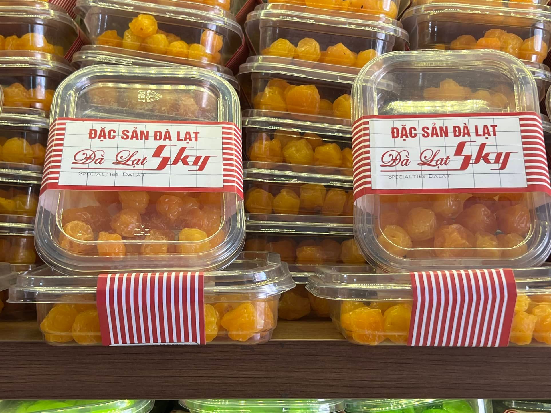 Từ vụ “cò mứt” lộng hành Đà Lạt: Phát hiện cơ sở kinh doanh nhiều lỗi vi phạm - Ảnh 3. Từ vụ “cò mứt” lộng hành Đà Lạt: Phát hiện cơ sở kinh doanh nhiều lỗi vi phạm - Ảnh 3.