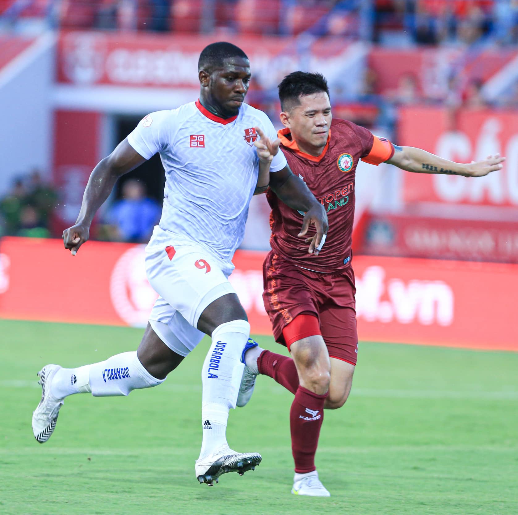 Thắng đậm TopenLand Bình Định, CLB Hải Phòng chiếm ngôi đầu V-League - Ảnh 2.