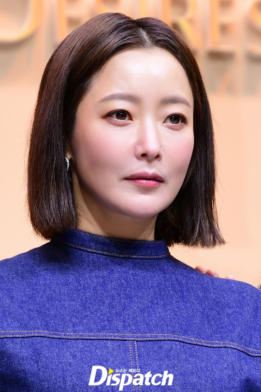 Kim Hee Sun trở lại màn ảnh nhỏ ở tuổi 45 - Ảnh 1.
