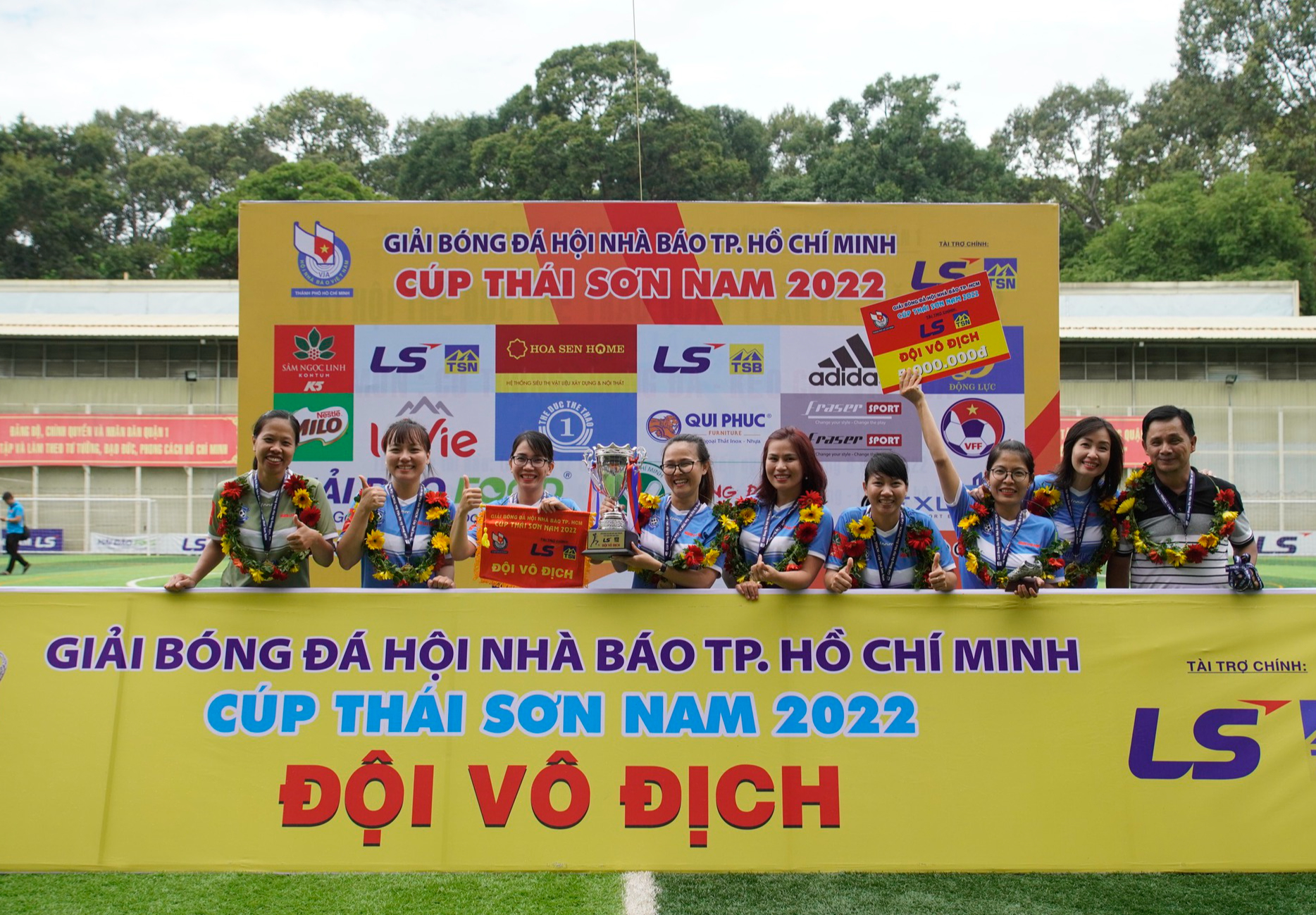 Báo Người Lao Động vô địch bóng đá nữ Hội Nhà báo TP HCM 2022 - Ảnh 4.