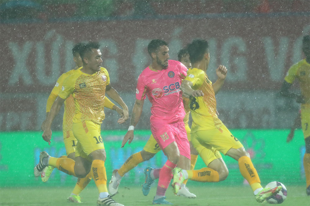 CLB Hải Phòng vững ngôi đầu bảng sau khi thắng đậm Sài Gòn FC - Ảnh 3.
