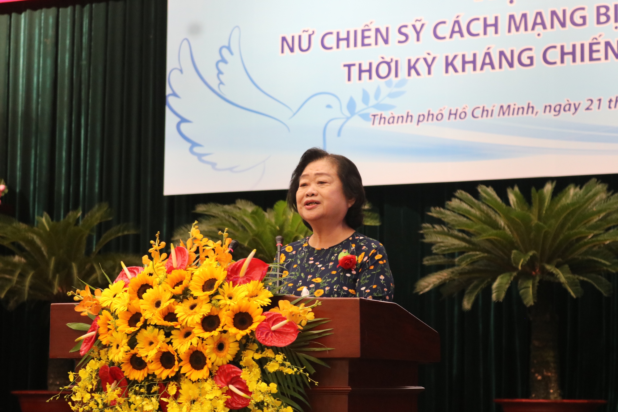 Chủ tịch Hội Liên hiệp Phụ nữ Việt Nam bật khóc trong buổi nhắc nhớ ký ức - Ảnh 6.