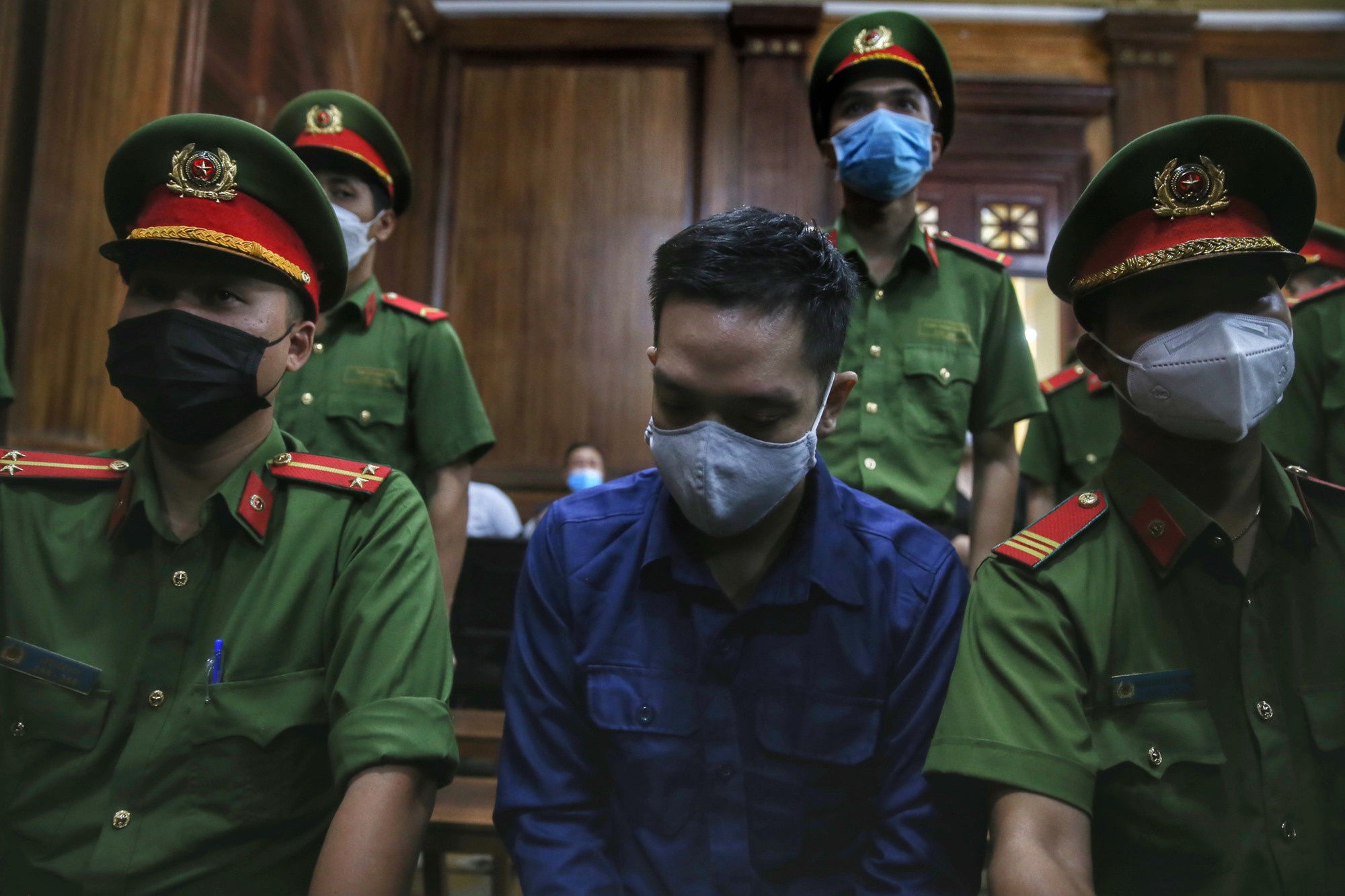 Dì ghẻ Nguyễn Võ Quỳnh Trang vừa khai vừa khóc - Ảnh 13.