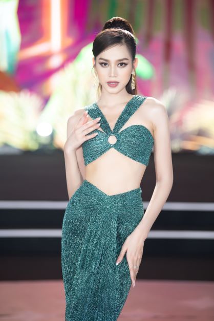 Dàn người đẹp hở bạo, đọ độ nóng bỏng tại cuộc thi Hoa hậu Thế giới Việt Nam 2022 - Ảnh 2.