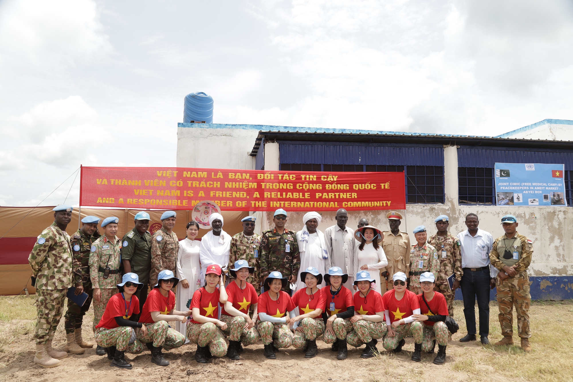 Đội Công binh mũ nồi xanh Việt Nam lan toả hình ảnh “Bộ đội Cụ Hồ” trên đất châu Phi - Ảnh 5.