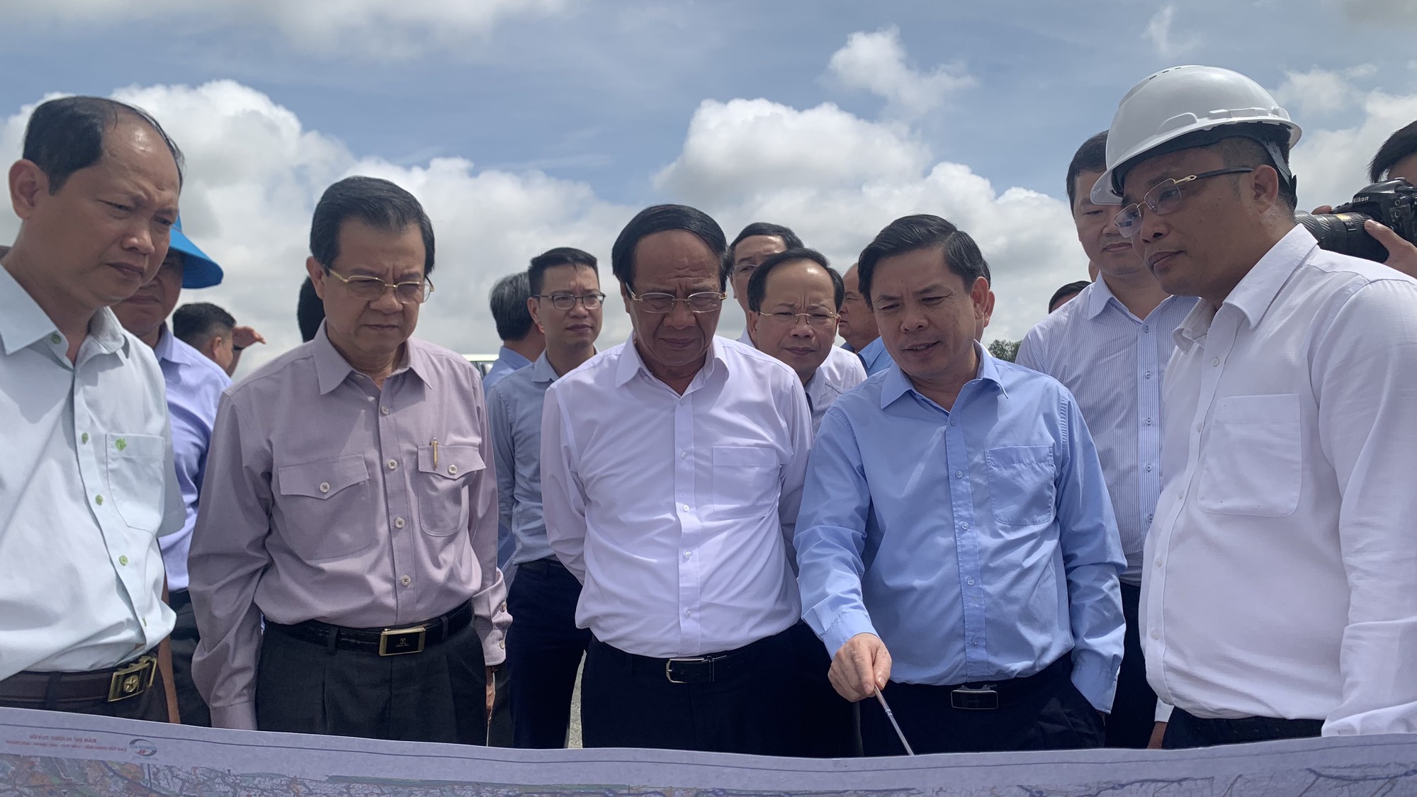 Đường cao tốc vực dậy kinh tế miền T&acirc;y - Ảnh 1.