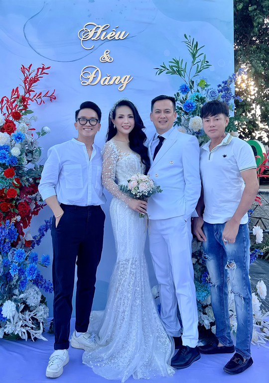 NTK Tommy Nguyễn giới thiệu mẫu áo dạ hội cưới - Ảnh 3.