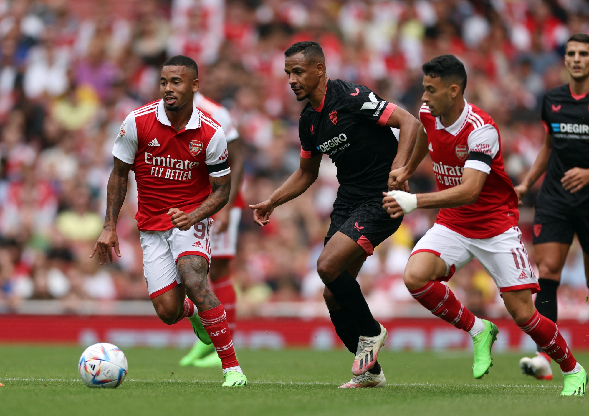 Arsenal vô địch Emirates Cup sau khi thắng Sevilla đến 6 bàn không gỡ - Ảnh 4.