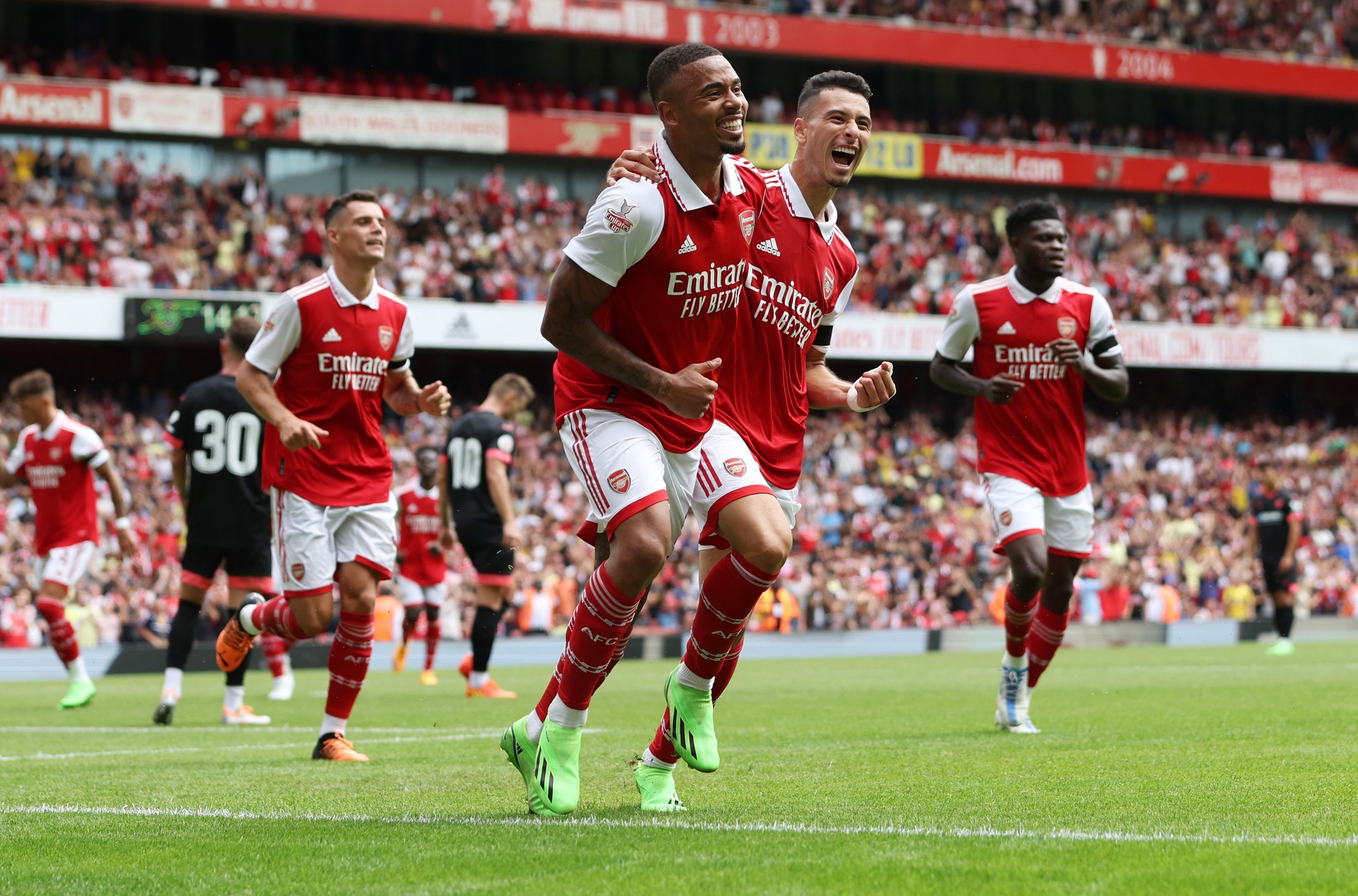 Arsenal vô địch Emirates Cup sau khi thắng Sevilla đến 6 bàn không gỡ - Ảnh 9.