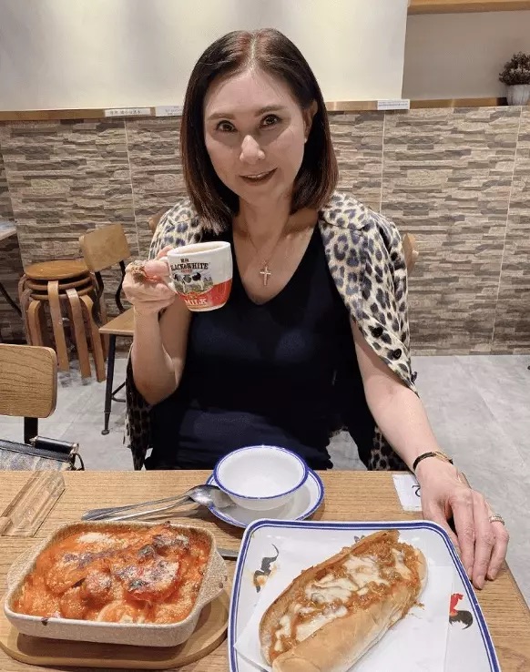 Á hậu Hồng Kông bị tạm giam - Ảnh 2. Á hậu Hồng Kông bị tạm giam - Ảnh 2.