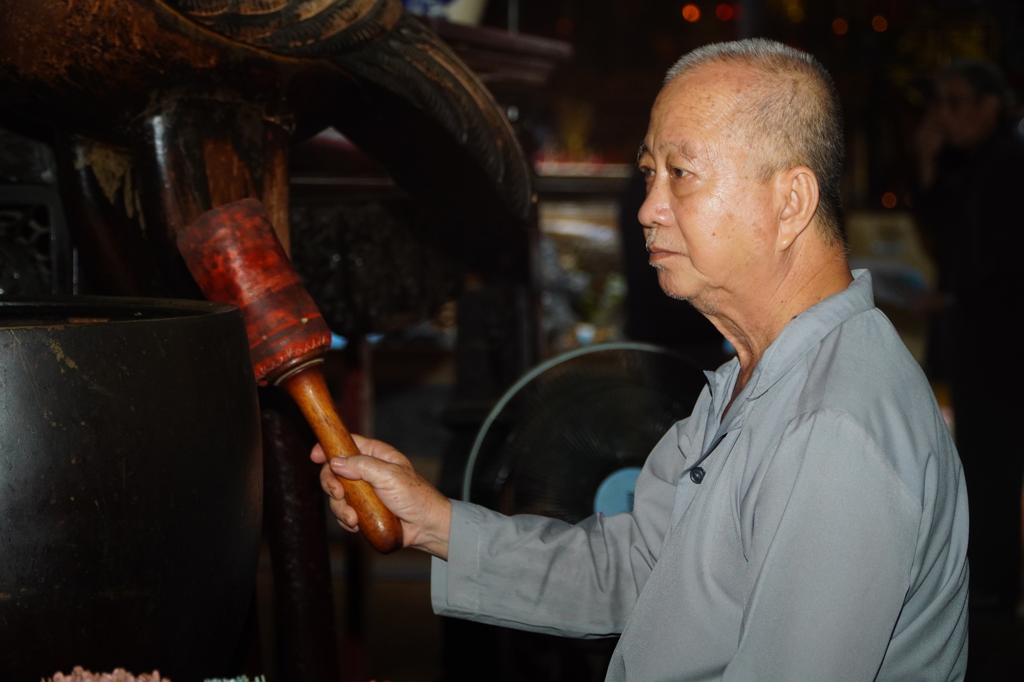 PHÓNG SỰ: CÕI THIÊNG GIỮA LÒNG THÀNH PHỐ: Cuốn hút đến lạ kỳ! - Ảnh 6.