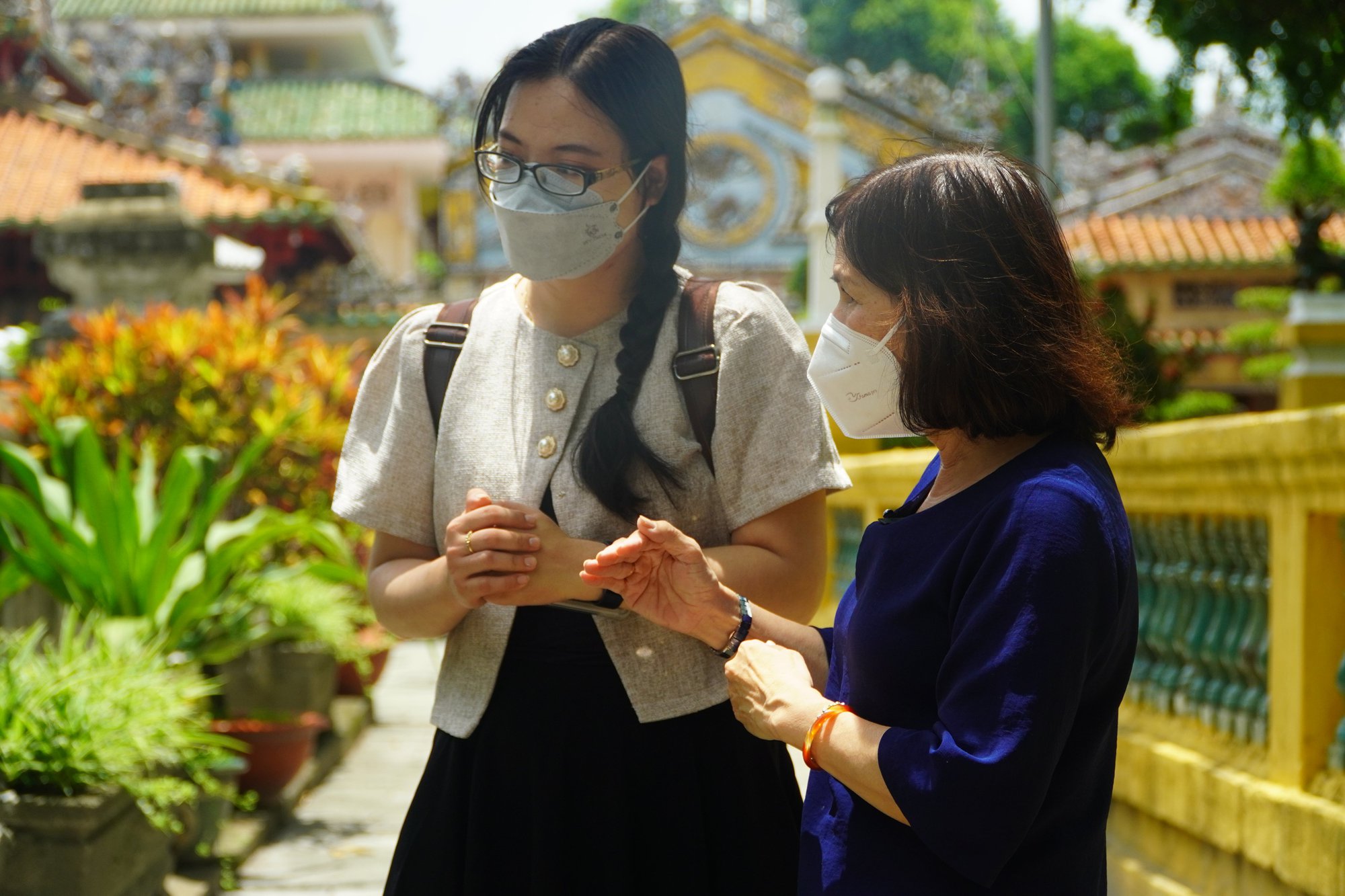 PHÓNG SỰ: CÕI THIÊNG GIỮA LÒNG THÀNH PHỐ: Cuốn hút đến lạ kỳ! - Ảnh 10.