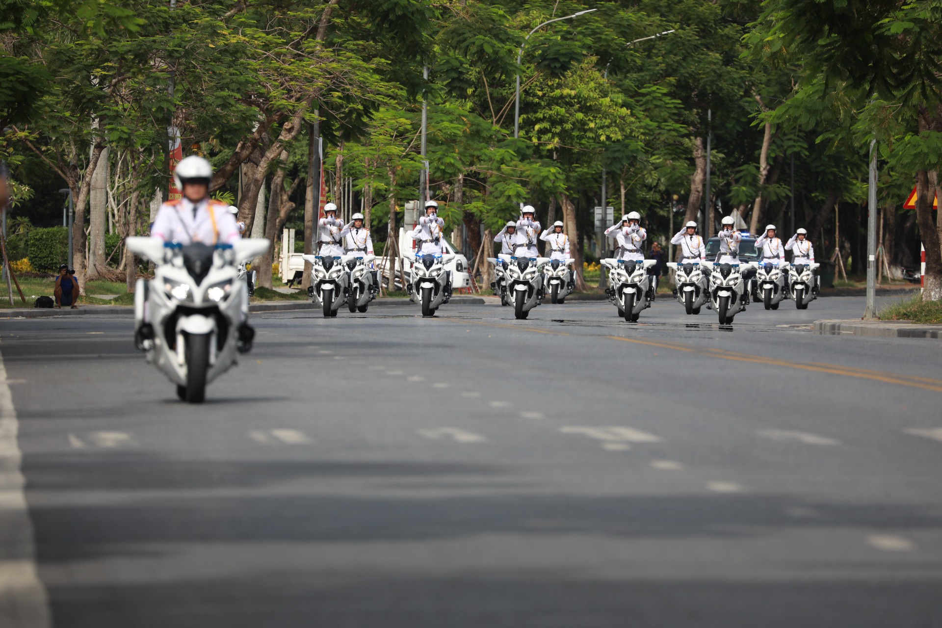 Xem màn đấu súng nghẹt thở giữa công an với những tên tội phạm - Ảnh 5.