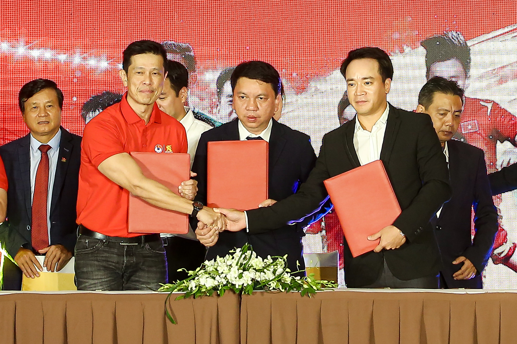 Đội tuyển bóng đá Việt Nam chính thức có nhà tài trợ mới - Ảnh 2.