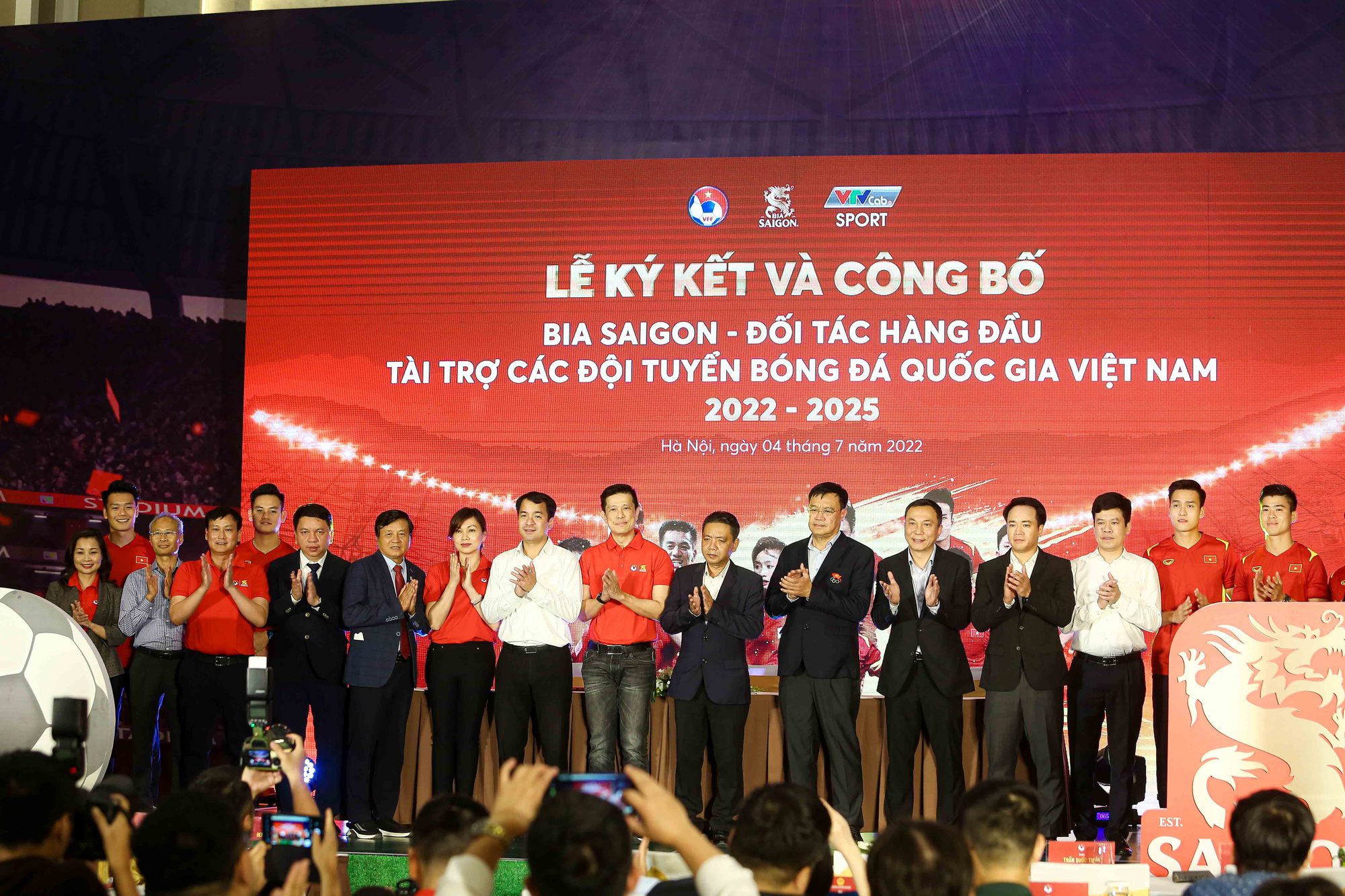 Đội tuyển bóng đá Việt Nam chính thức có nhà tài trợ mới - Ảnh 3.
