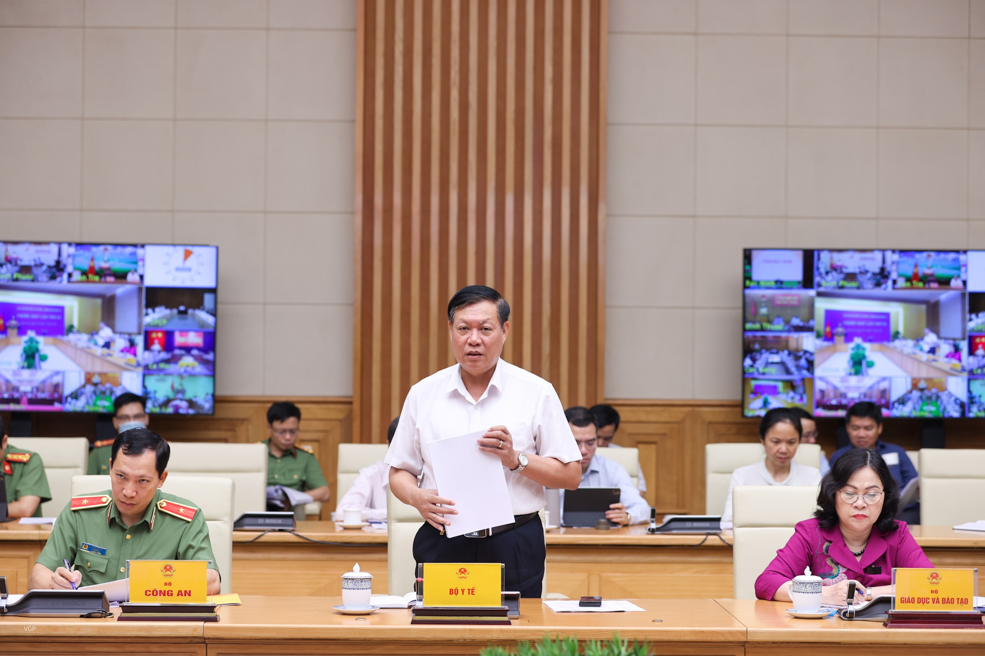 Thủ tướng nhấn mạnh tới kinh nghiệm xương máu khi chủ trì họp về phòng chống dịch Covid-19 - Ảnh 2. Thủ tướng nhấn mạnh tới kinh nghiệm xương máu khi chủ trì họp về phòng chống dịch Covid-19 - Ảnh 2.