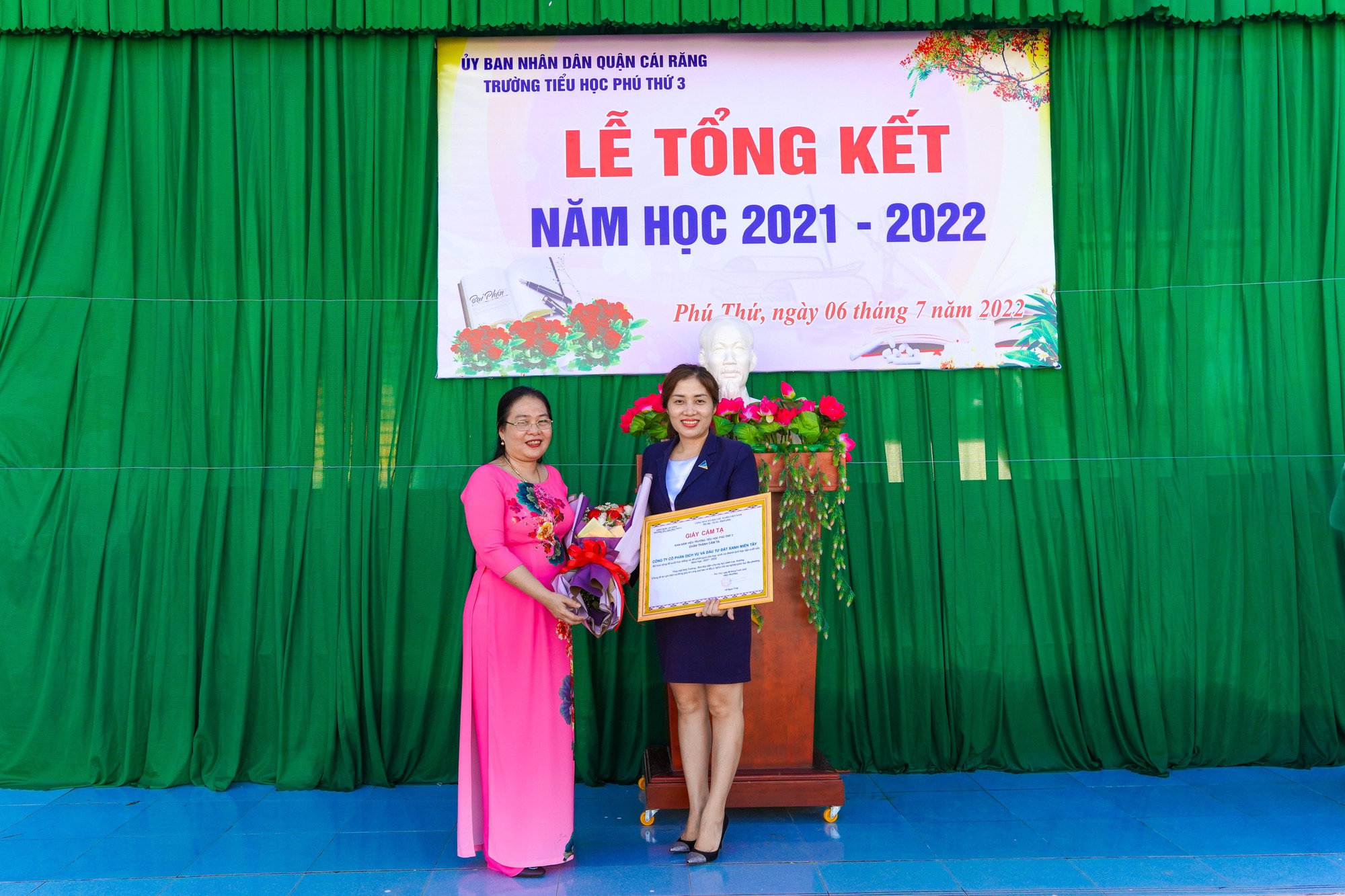 Trao 40 suất học bổng và quà cho học sinh ở Cần Thơ - Ảnh 4.