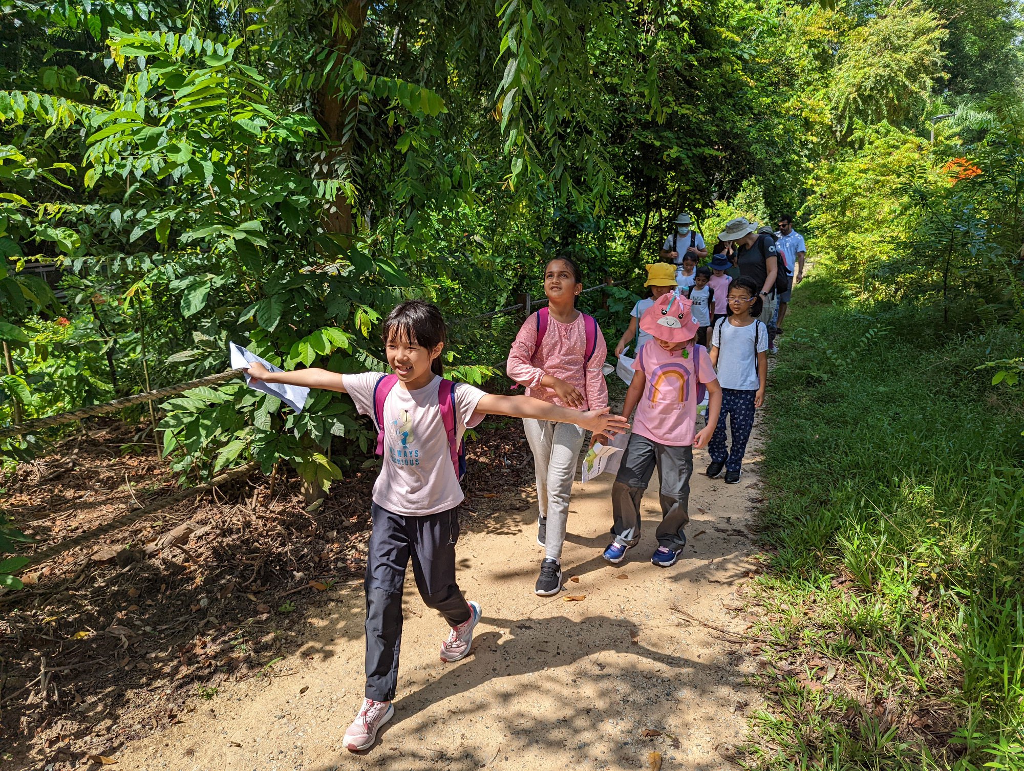 Bất chấp, r&aacute;c vẫn b&ocirc;i bẩn khắp nơi (*): Singapore giữ m&ocirc;i trường xanh, sạch như thế n&agrave;o? - Ảnh 1.