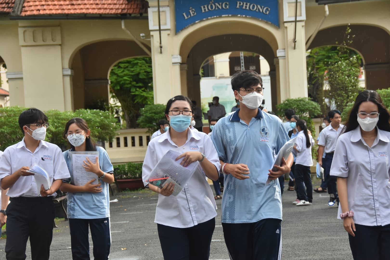 Thi tốt nghiệp THPT: Thí sinh tiếp tục thi môn toán, đón xem gợi ý giải đề - Ảnh 18.