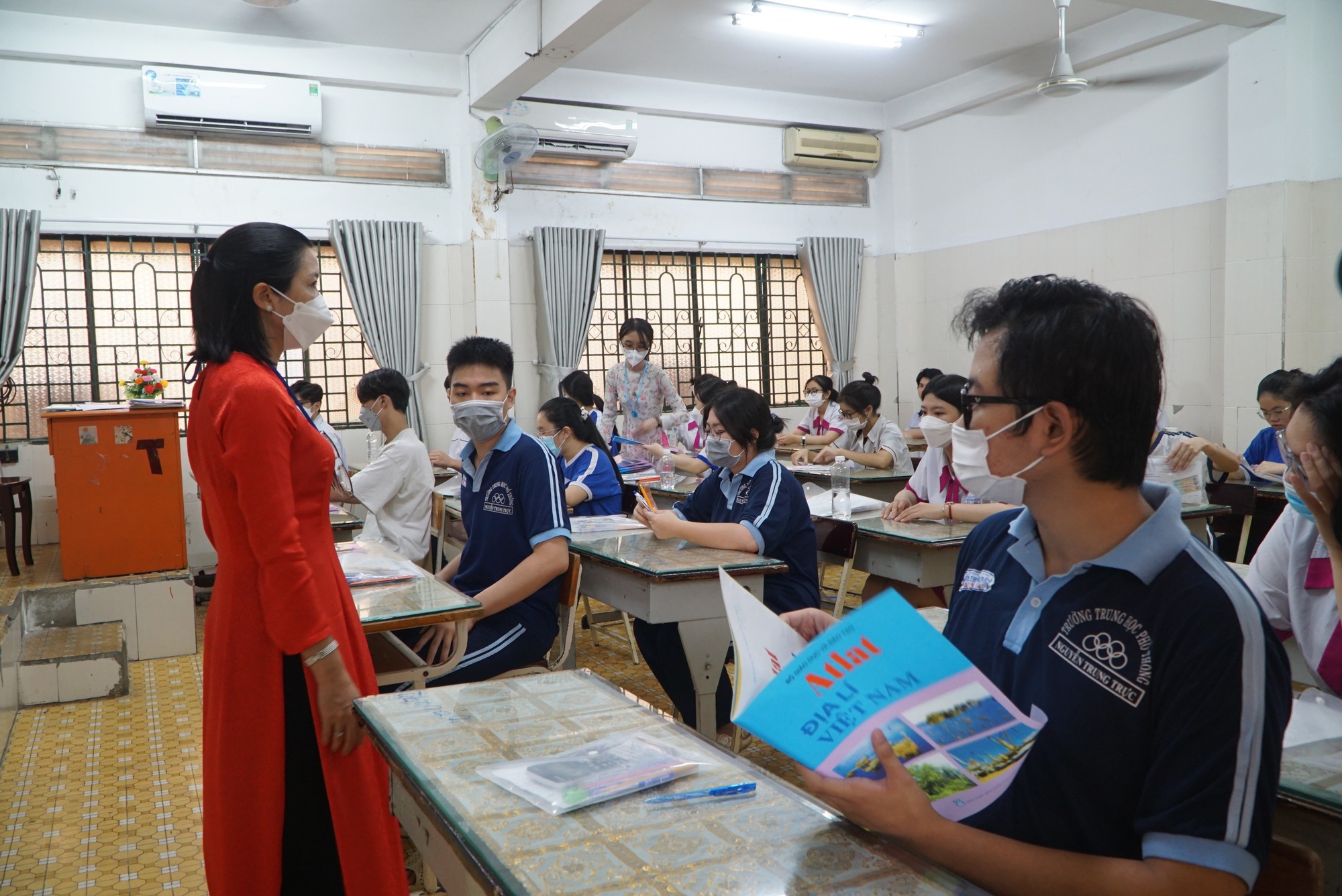 Ngày thứ hai thi tốt nghiệp THPT: Hạn chế tối đa sai sót khi thi bài tổ hợp - Ảnh 8.