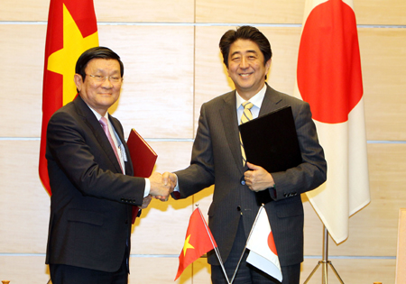 Những hình ảnh đáng nhớ của cố Thủ tướng Abe Shinzo và Lãnh đạo Việt Nam - Ảnh 7.