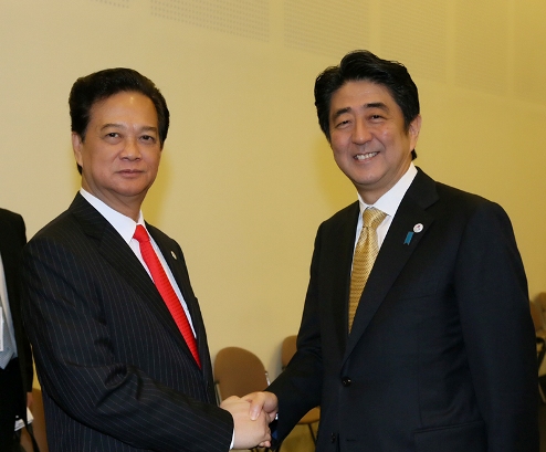 Những hình ảnh đáng nhớ của cố Thủ tướng Abe Shinzo và Lãnh đạo Việt Nam - Ảnh 8.
