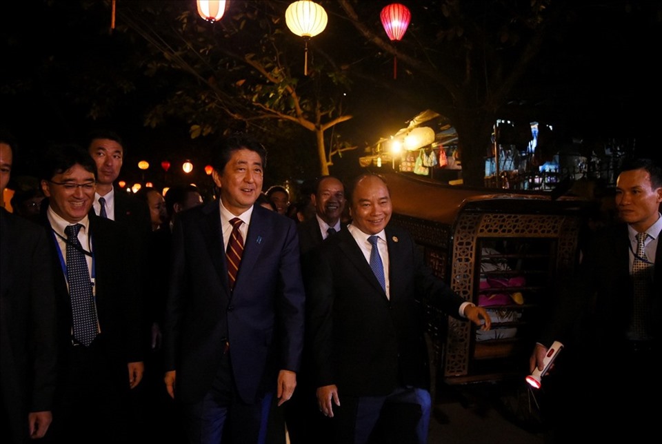 Những hình ảnh đáng nhớ của cố Thủ tướng Abe Shinzo và Lãnh đạo Việt Nam - Ảnh 10.