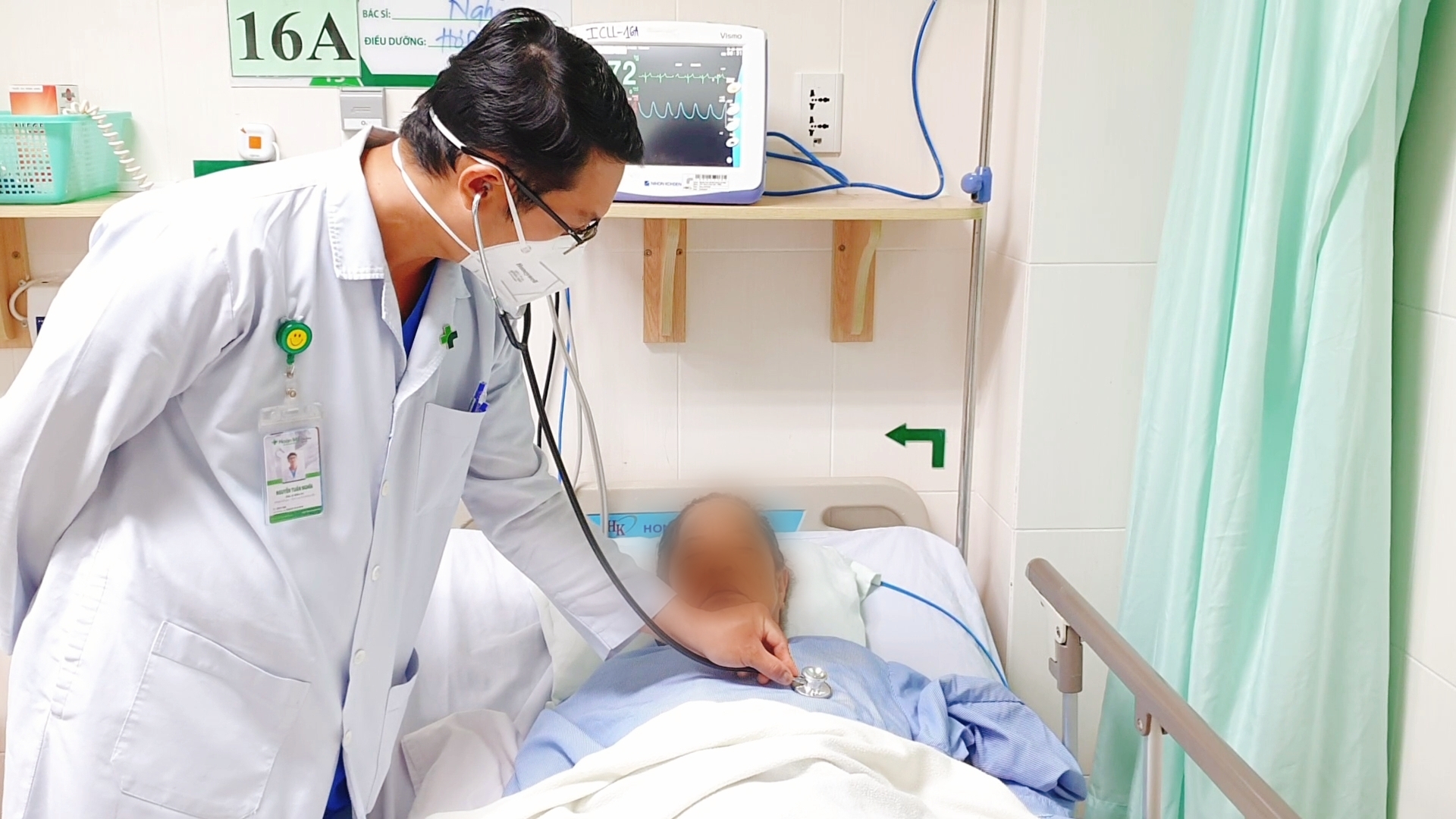 Cụ bà ở Trà Vinh bị đàn ong vò vẽ tấn công và đốt đến 50 mũi - Ảnh 1. Cụ bà ở Trà Vinh bị đàn ong vò vẽ tấn công và đốt đến 50 mũi - Ảnh 1.