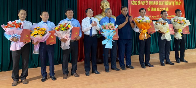 Bình Định điều động, luân chuyển, bổ nhiệm 7 nhân sự chủ chốt - Ảnh 2.