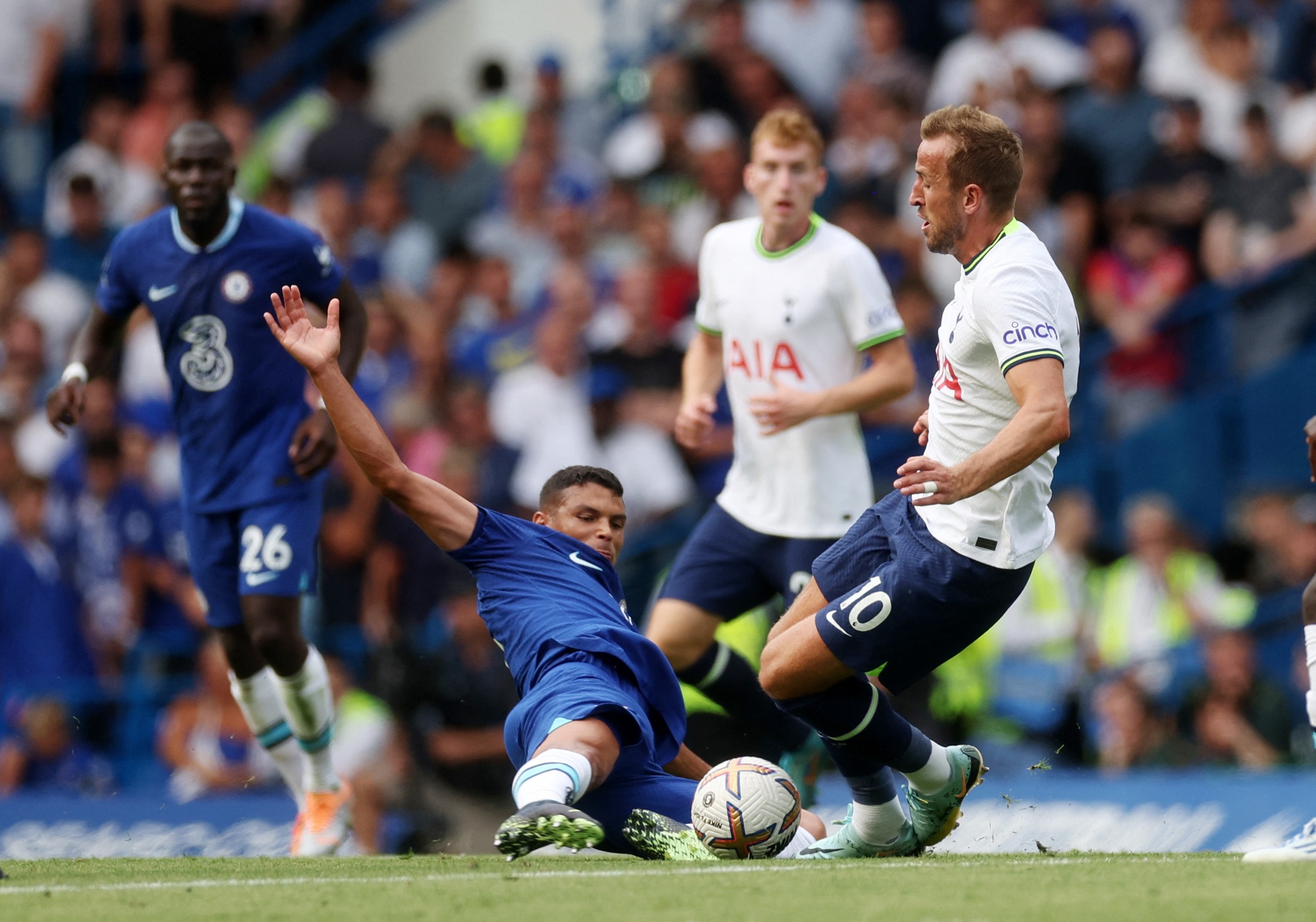 Chelsea bị Tottenham chia điểm, hai HLV Tuchel và Conte chia thẻ đỏ - Ảnh 1.