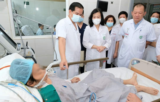 Bệnh viện Bạch Mai đề xuất dừng thí điểm tự chủ toàn diện - Ảnh 3.