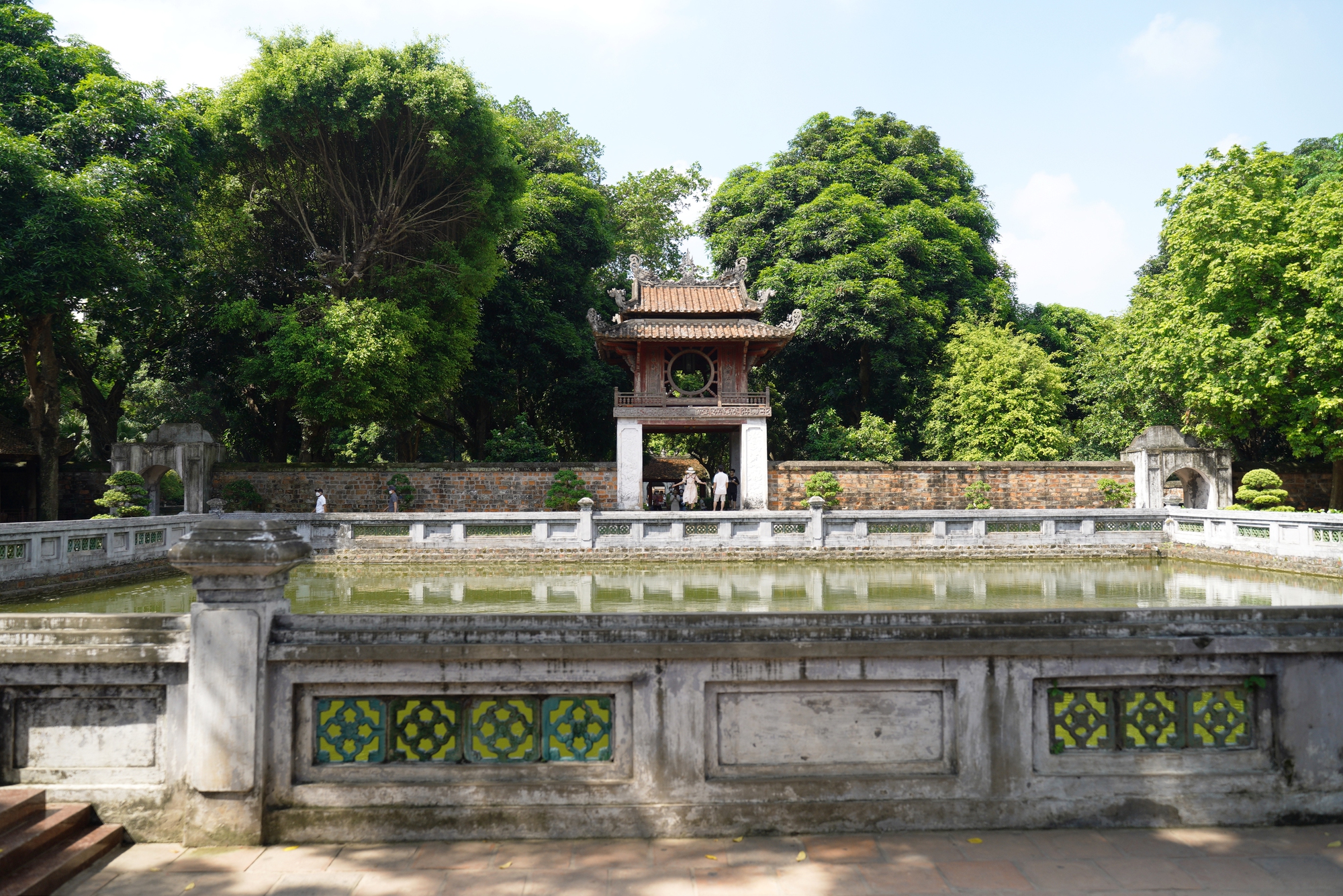 PHÓNG SỰ: Chuyện ẩn chứa ở Văn Miếu – Quốc Tử Giám ít người biết đến - Ảnh 1.