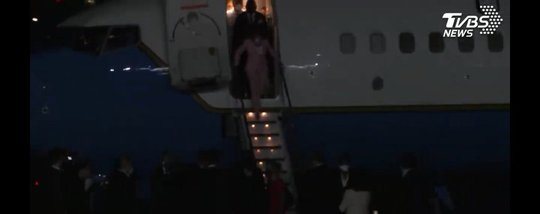 Máy bay chở bà Pelosi đã hạ cánh xuống Đài Loan, Trung Quốc lên tiếng - Ảnh 1.