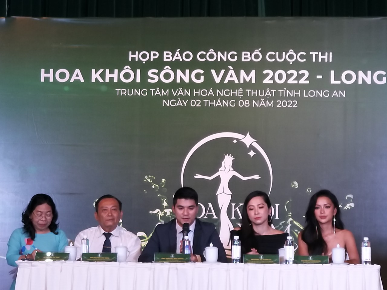 Thùy Tiên, Kim Duyên và Ngọc Châu làm giám khảo Hoa khôi Sông Vàm 2022 - Ảnh 1.