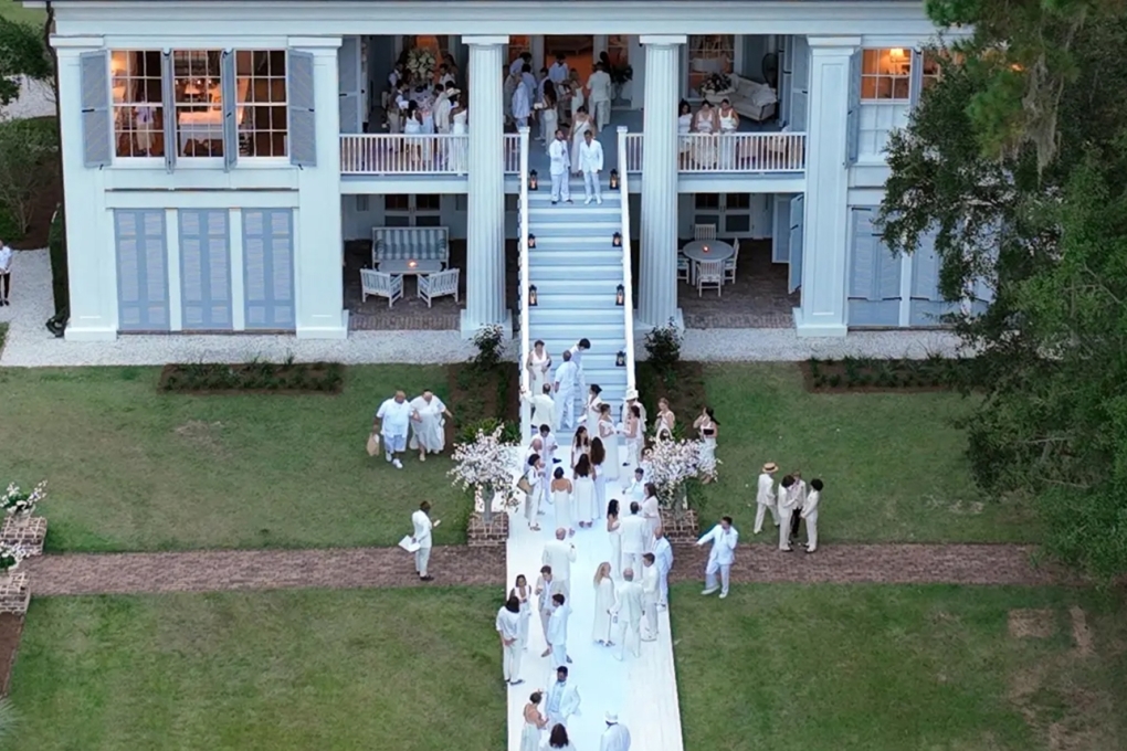 Đám cưới ngập sắc trắng của Jennifer Lopez và Ben Affleck - Ảnh 4.