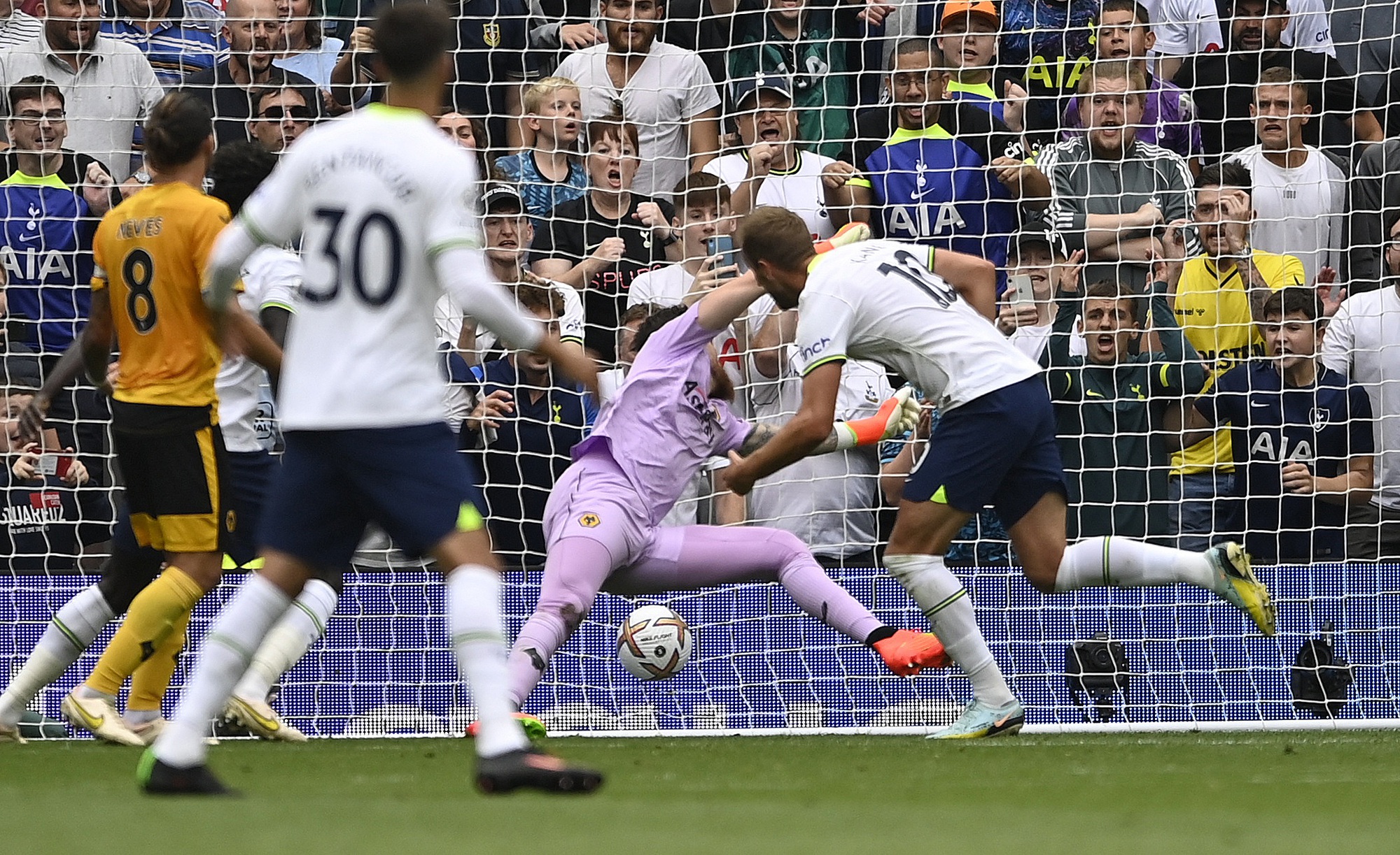 Tottenham thắng nhọc nhằn Wolverhampton, Harry Kane lập kỳ tích Ngoại hạng Anh - Ảnh 3.