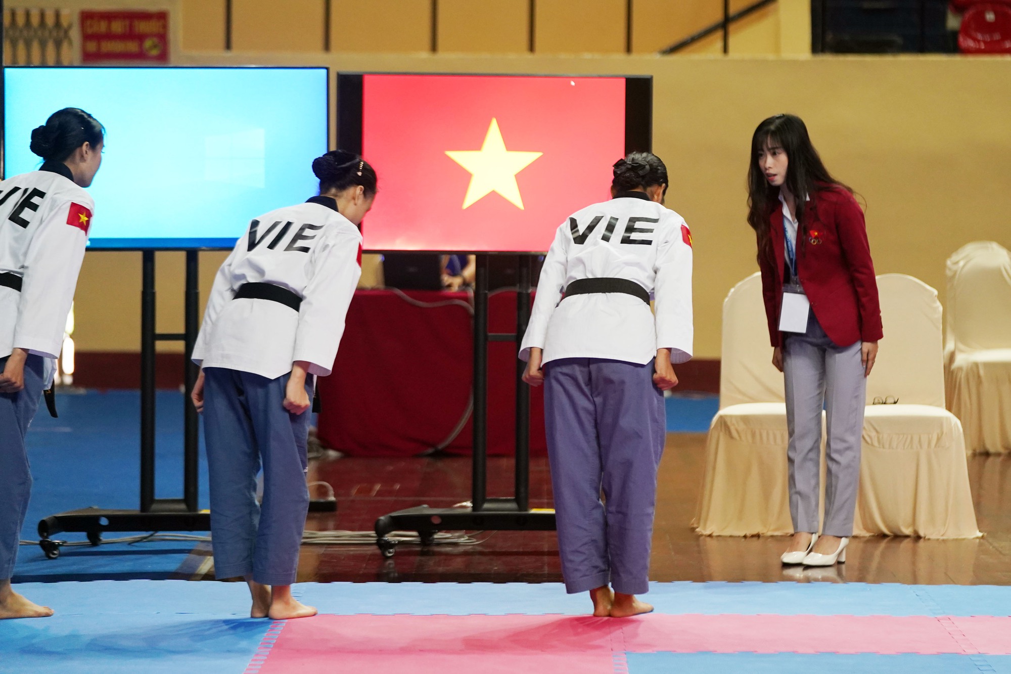 Ấn tượng các nữ võ sĩ nhí mở màn ngày hội Taekwondo châu Á 2022 - Ảnh 9.