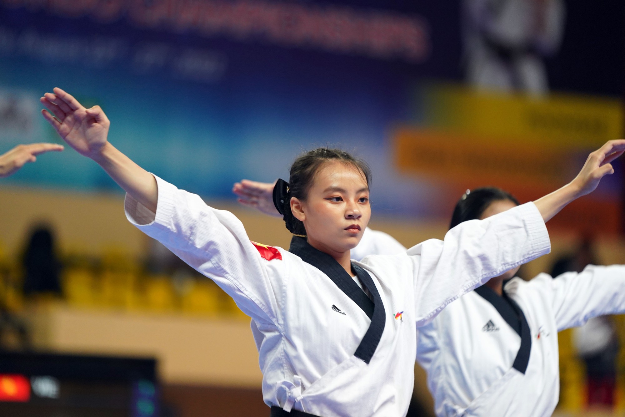 Ấn tượng các nữ võ sĩ nhí mở màn ngày hội Taekwondo châu Á 2022 - Ảnh 8.