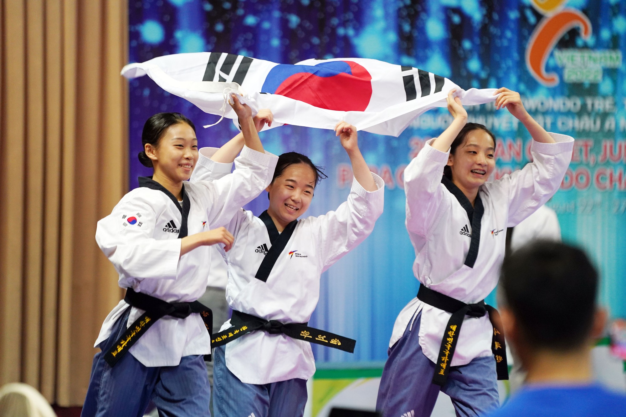 Ấn tượng các nữ võ sĩ nhí mở màn ngày hội Taekwondo châu Á 2022 - Ảnh 3.
