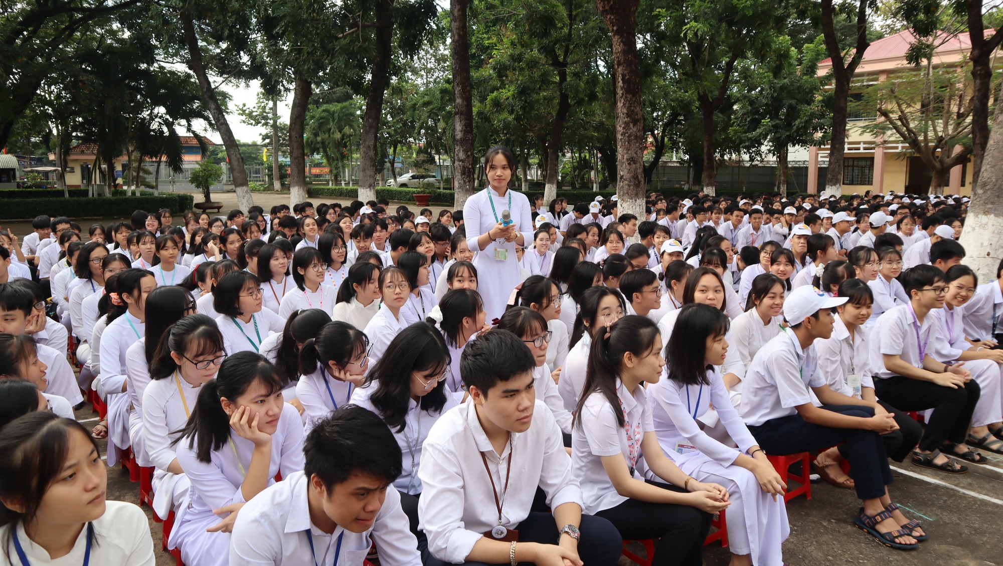Một địa phương nghiêm cấm mua bán đồng phục học sinh trong nhà trường - Ảnh 1. Một địa phương nghiêm cấm mua bán đồng phục học sinh trong nhà trường - Ảnh 1.