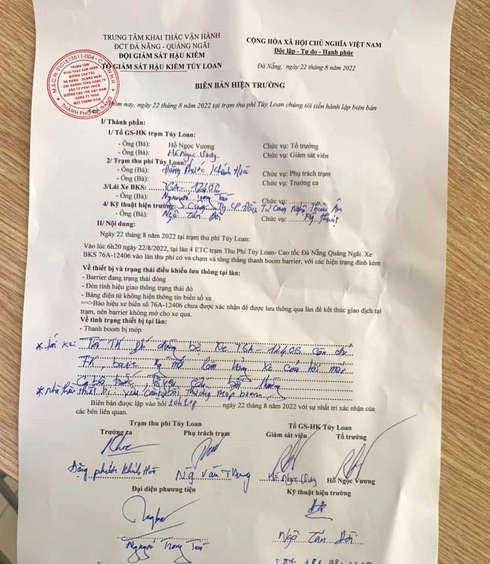 Ôtô tông sập barie trạm thu phí không dừng: Tài xế - nhà thầu bắt đền lẫn nhau - Ảnh 3. Ôtô tông sập barie trạm thu phí không dừng: Tài xế - nhà thầu bắt đền lẫn nhau - Ảnh 3.