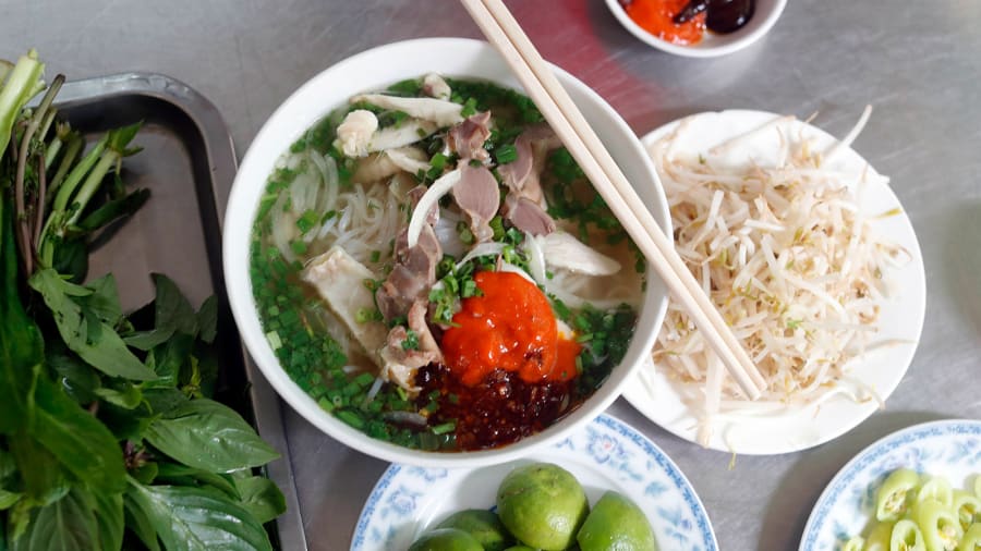 Ba món Việt vào danh sách ẩm thực đường phố ngon nhất châu Á - Ảnh 3.