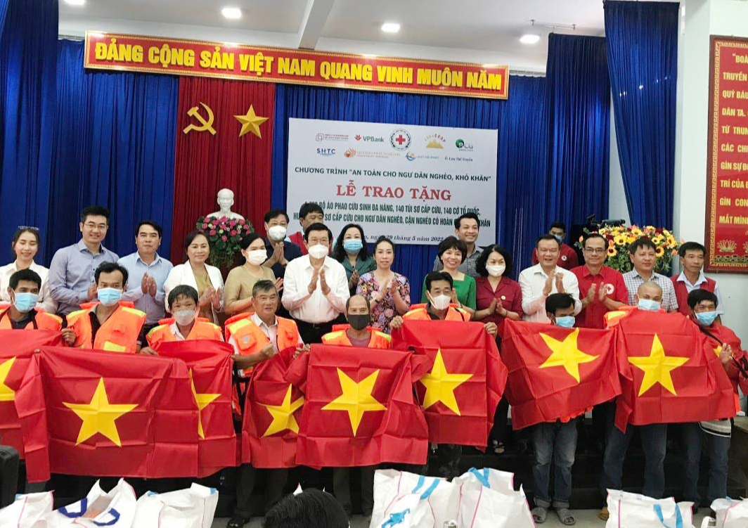 Cải thiện điều kiện lao động, tuyên truyền pháp luật cho ngư dân - Ảnh 2. Cải thiện điều kiện lao động, tuyên truyền pháp luật cho ngư dân - Ảnh 2.