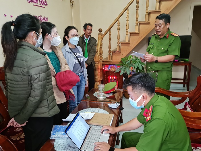 Bắt giam 2 cán bộ CDC Lâm Đồng liên quan đến Việt Á - Ảnh 2. Bắt giam 2 cán bộ CDC Lâm Đồng liên quan đến Việt Á - Ảnh 2.