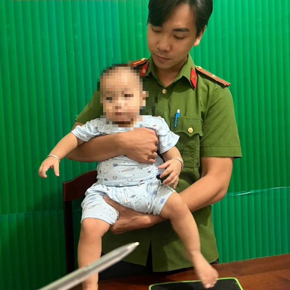 Nghe tiếng khóc, tìm đến vườn cao su thấy bé gái chưa đầy tuổi nằm 1 mình - Ảnh 1. Nghe tiếng khóc, tìm đến vườn cao su thấy bé gái chưa đầy tuổi nằm 1 mình - Ảnh 1.
