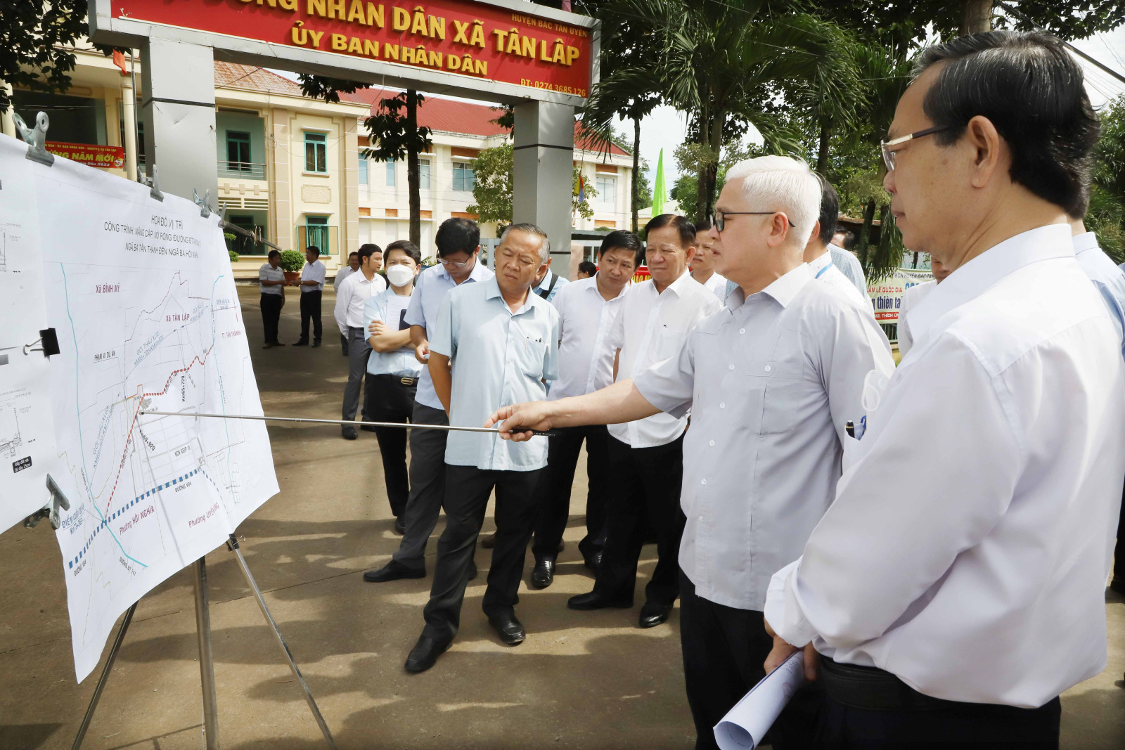 Bí thư Tỉnh ủy Bình Dương chỉ đạo đẩy nhanh 1 dự án mở rộng đường  - Ảnh 1.